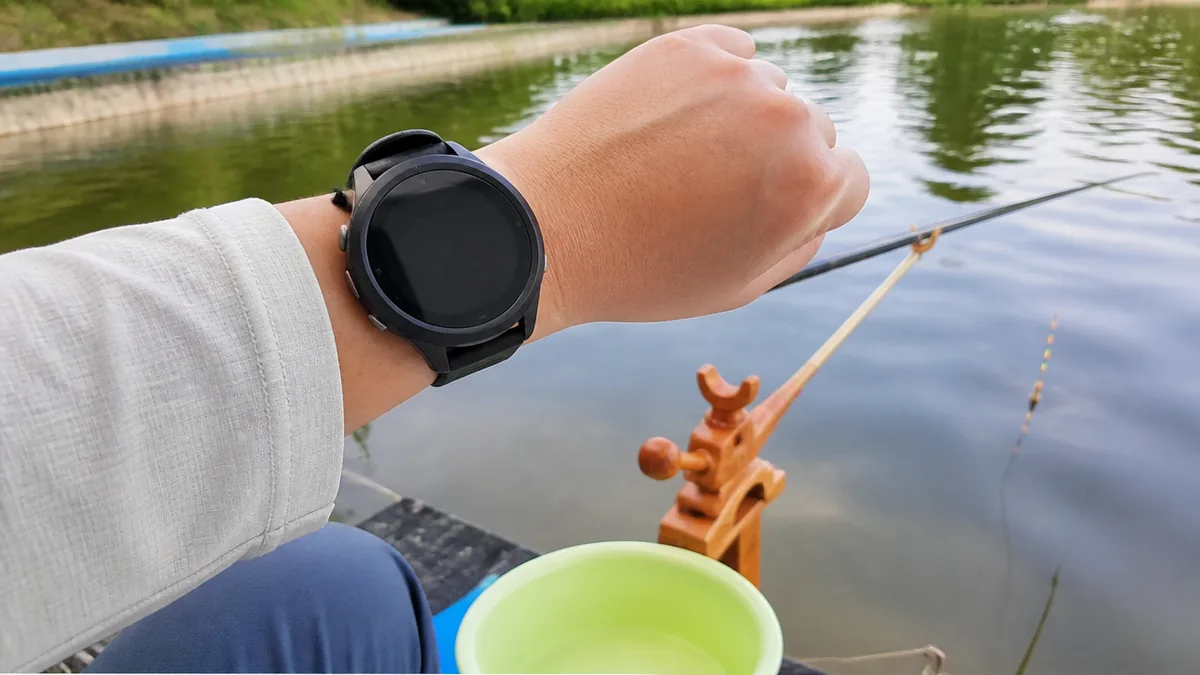 釣りスマートウォッチは普通の腕時計と何が違う?|釣り人が手放せなくなる4つの機能の解説画像