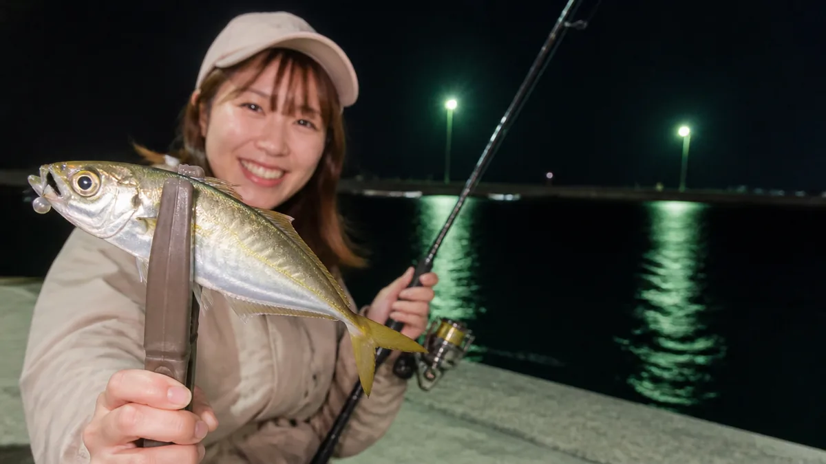 夜釣りのアジ仕掛けは3パターンで迷わない｜常夜灯×ケミホタルで釣果を伸ばす完全ガイドのアイキャッチ画像